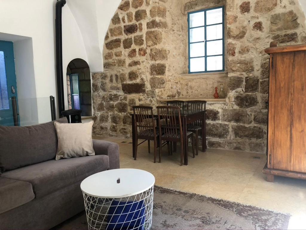 One Bedroom Stone Apartment Jerusalem Exterior photo