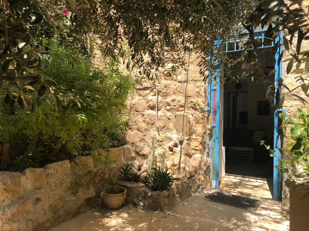 One Bedroom Stone Apartment Jerusalem Exterior photo