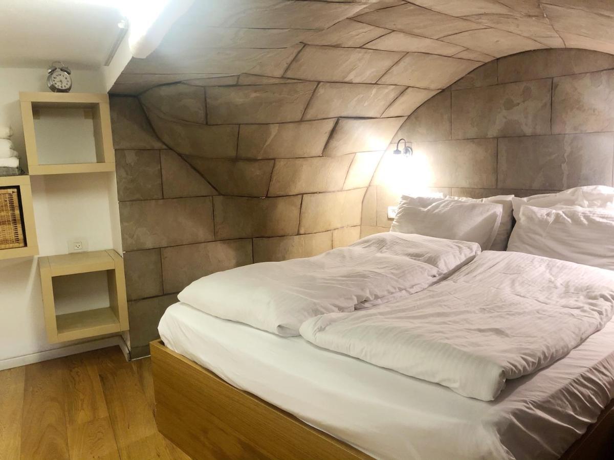 One Bedroom Stone Apartment Jerusalem Exterior photo